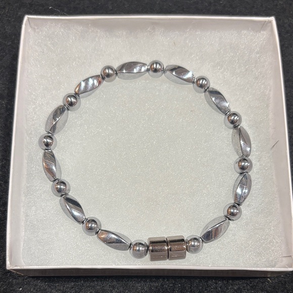 Elegant Women’s Handmade All Magnetic Silver Beaded Bracelet #13 - Picture 1 of 8
